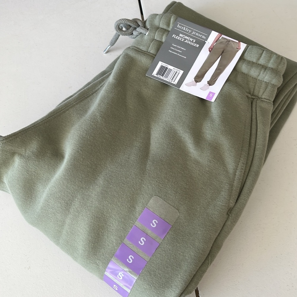 #2877 NWT Berkley Jensen Women's Sage Fleece Jogger